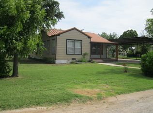 1407 W Wheeler St, Breckenridge, TX 76424