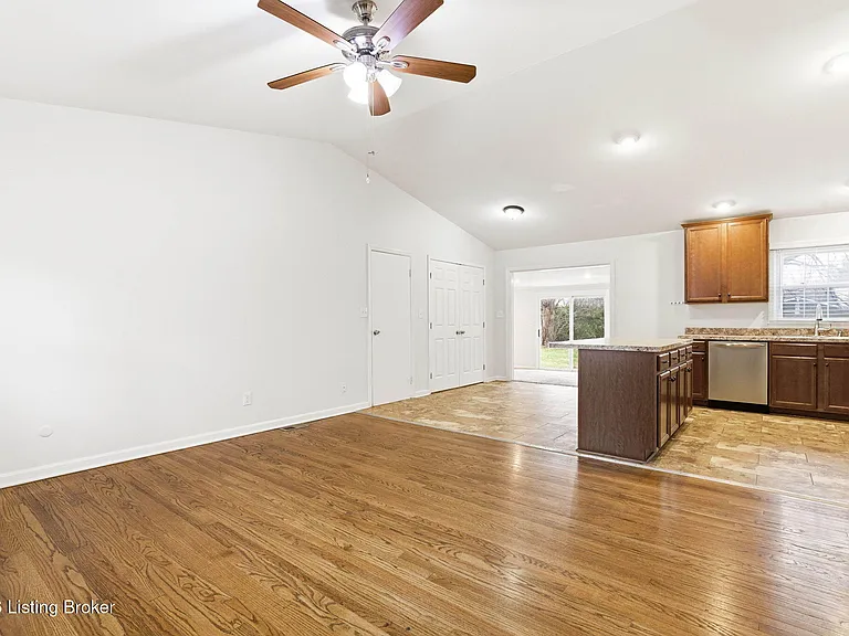 2403 Silverbrook Ave — Photo 5