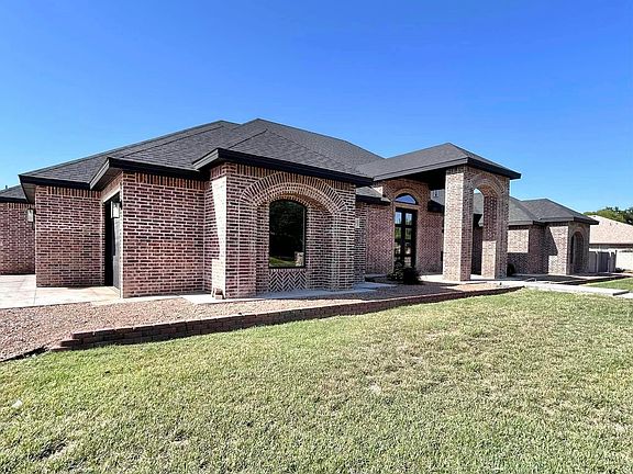 3rd image of 1402 Latigo Ln