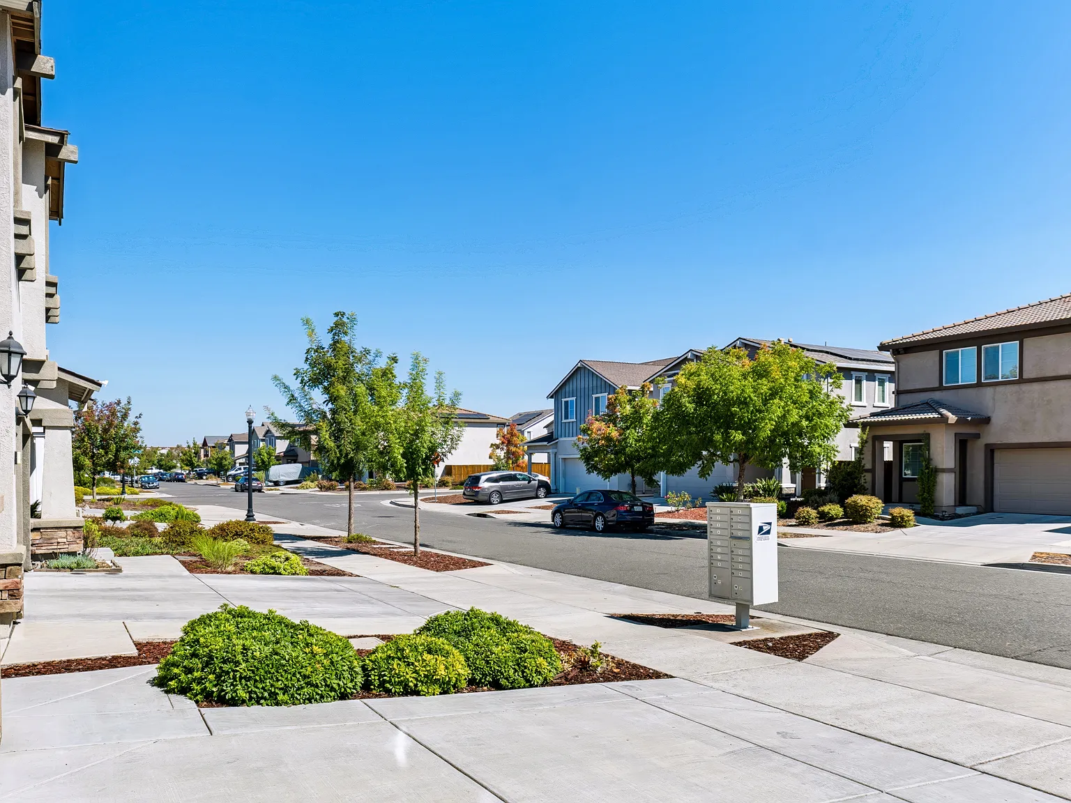 4 bed, 2.5 bath, 1811 sqft, $3,250 — Photo 3