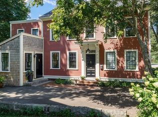 24 High St, Ipswich, MA 01938