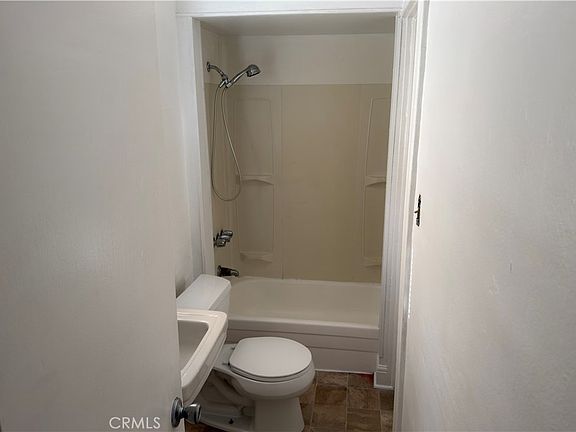 5th image of 421 Almond Ave