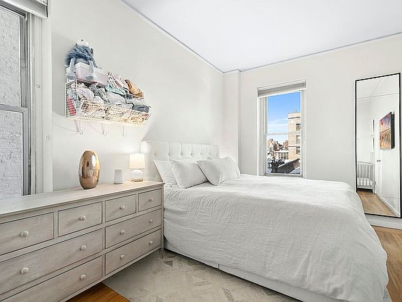 2nd image of 35 W 81st St #6-E