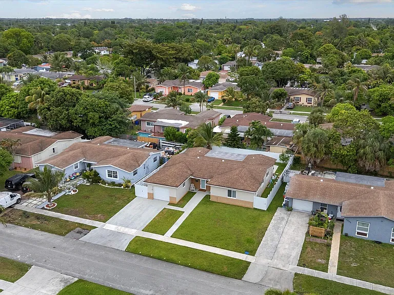 6515 SW 8th Pl — Photo 37