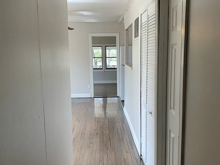 1416 Marshall St — Photo 4