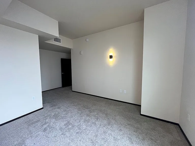 Galaxie High Rise Apartments — Photo 179