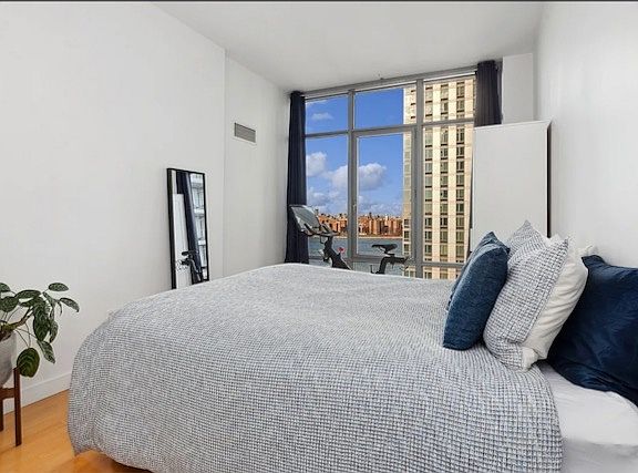 5th image of 1 Northside Piers APT 15C