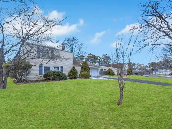 100 Matsunaye Drive, Medford, NY 11763