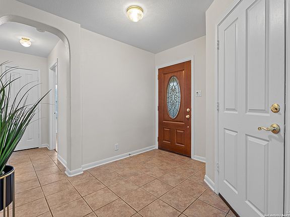 5th image of 1035 Magnolia Hill