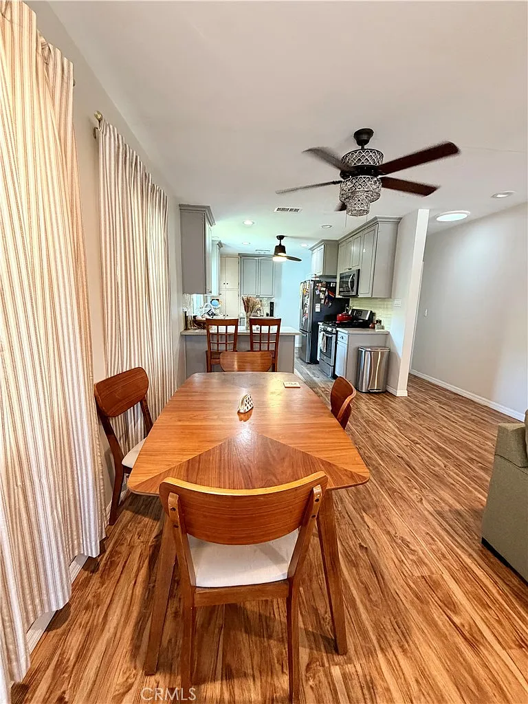 3 bed, 2.5 bath, 1184 sqft, $4,200 — Photo 4