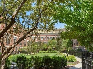 1058 W Chestnut St, Chicago, IL 60642