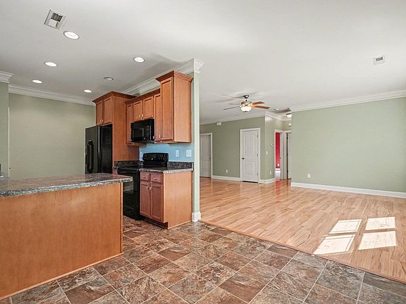 4th image of 164 Midwood Rd