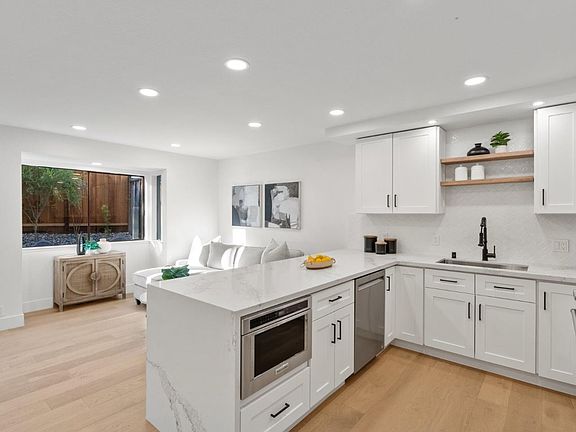 4th image of 1 Bayview Ave Unit 12