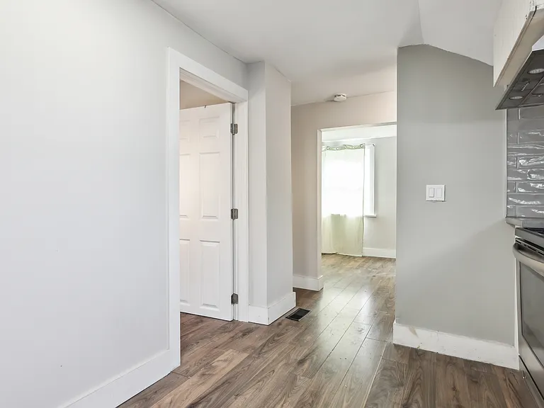 19 Seneca St #2 — Photo 10
