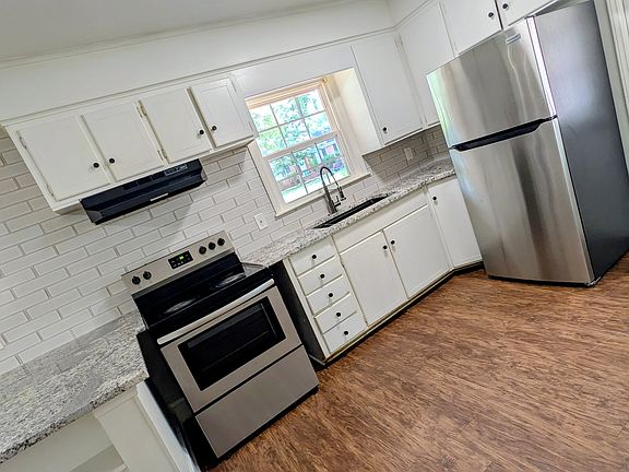 5th image of 3927 Glenville Ave