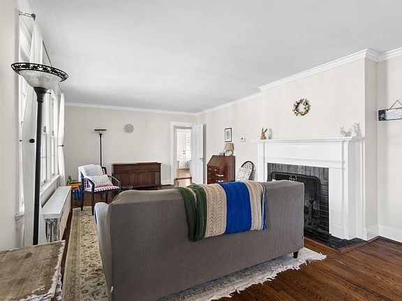 4th image of 230 S Princeton Cir