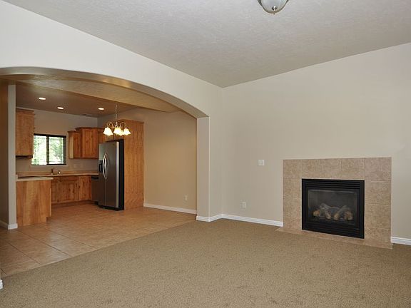 5th image of 2331 W Montcalm Dr