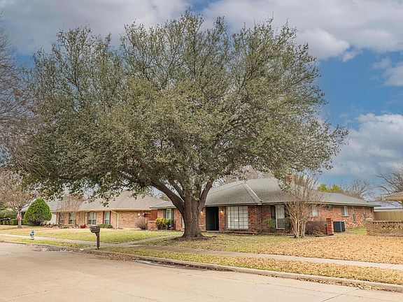 3rd image of 2425 Coleshire Dr