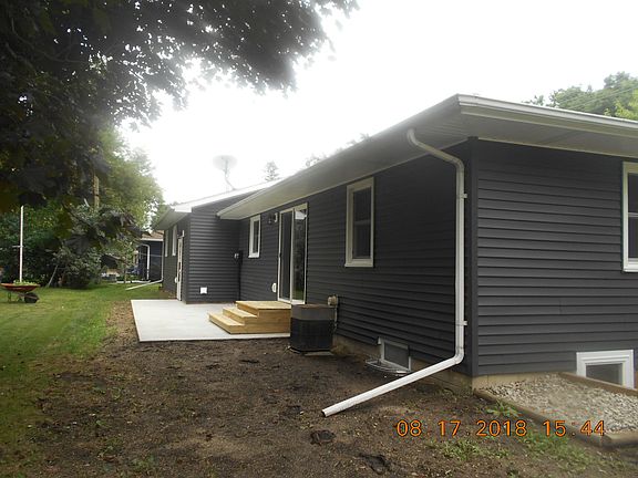 3rd image of 826 Lincoln Ave S