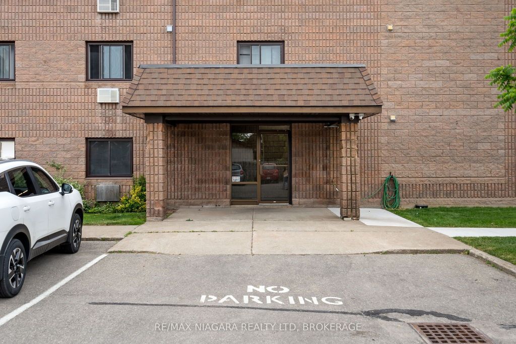 72 Main St E #325, Pt Colborne, ON - View 2