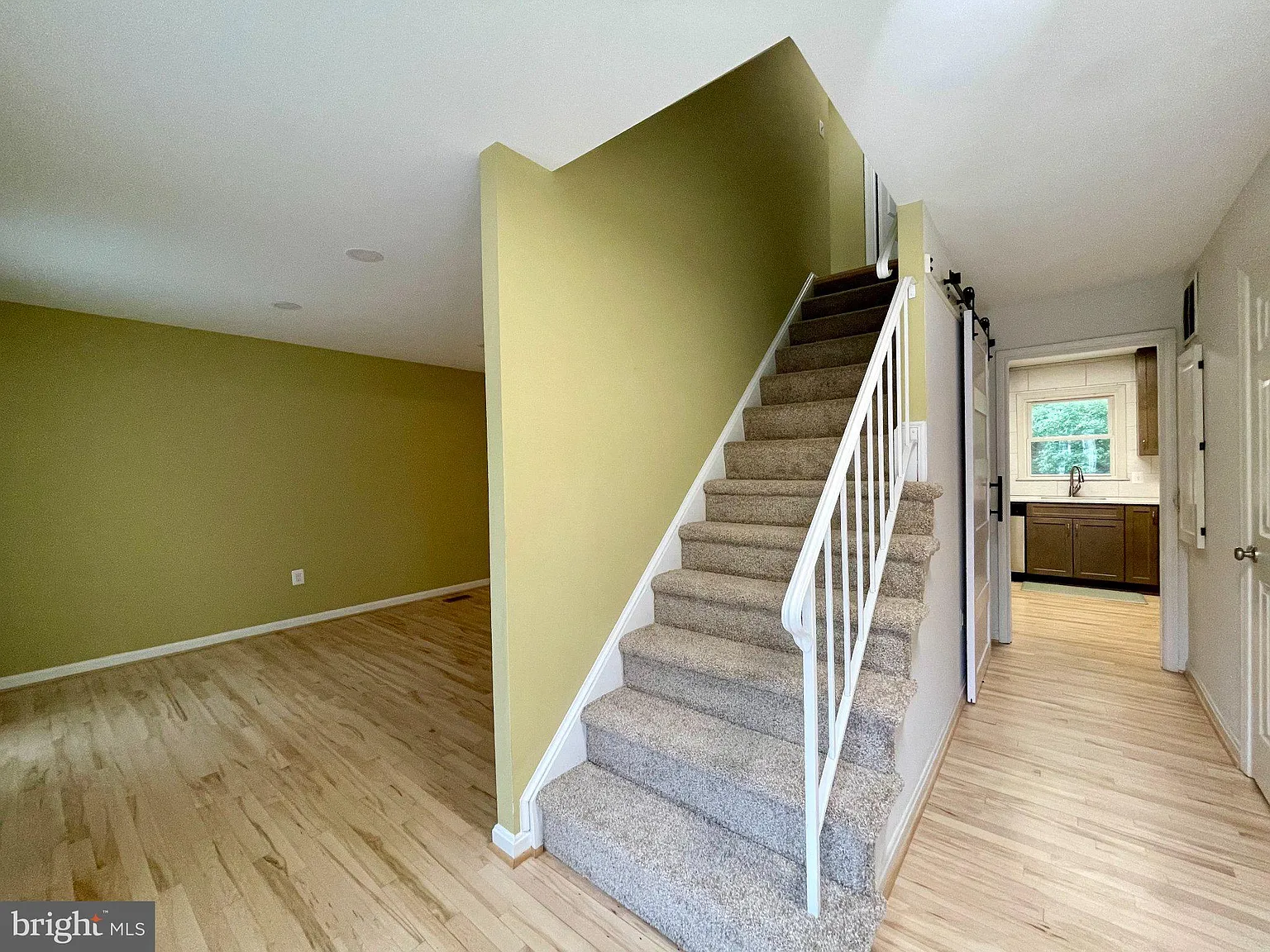 3 bed, 3.5 bath, 2037 sqft, $2,900 — Photo 3