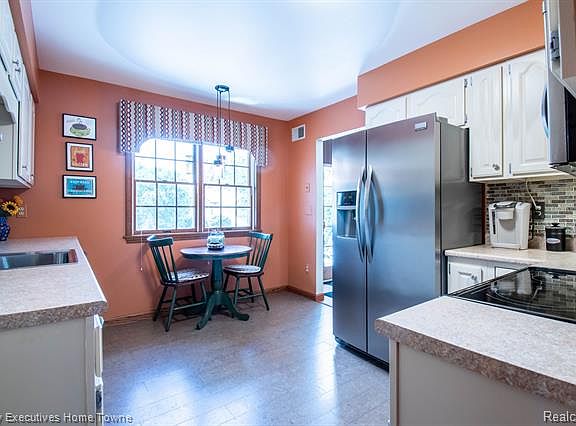 5th image of 1422 Old Squire Ln