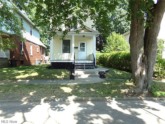 3rd image of 416 11th St NE