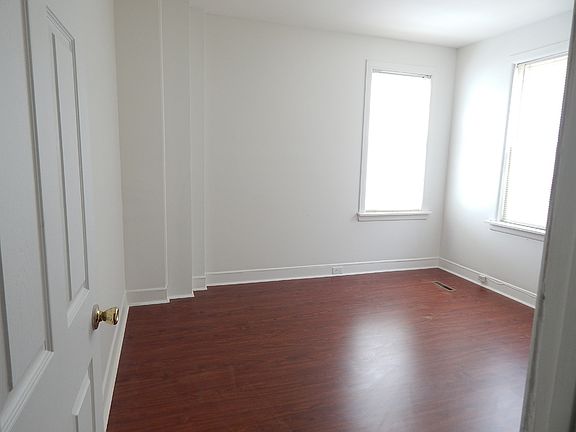 4th image of 111 S Harrison St