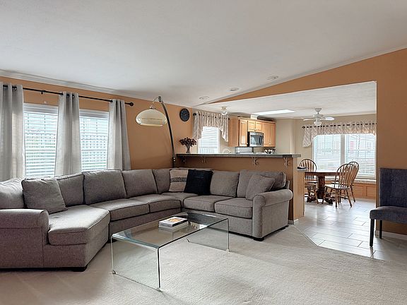 2nd image of 5298 Derby Cir