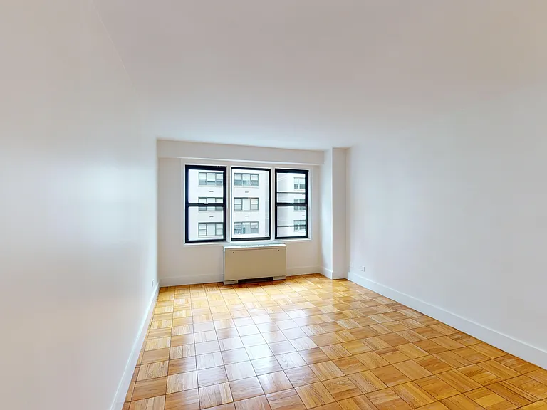 220 E 63rd St #4K — Photo 6