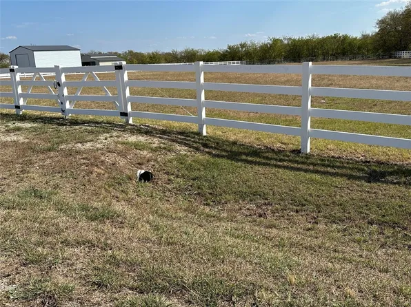 11260 Southwind Pl, Krum, TX 76249