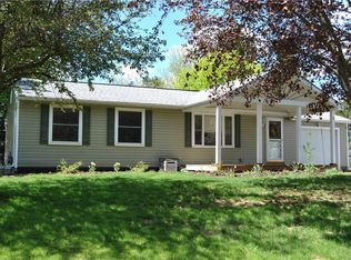 9 Heritage Cir, Farmington, NY 14425