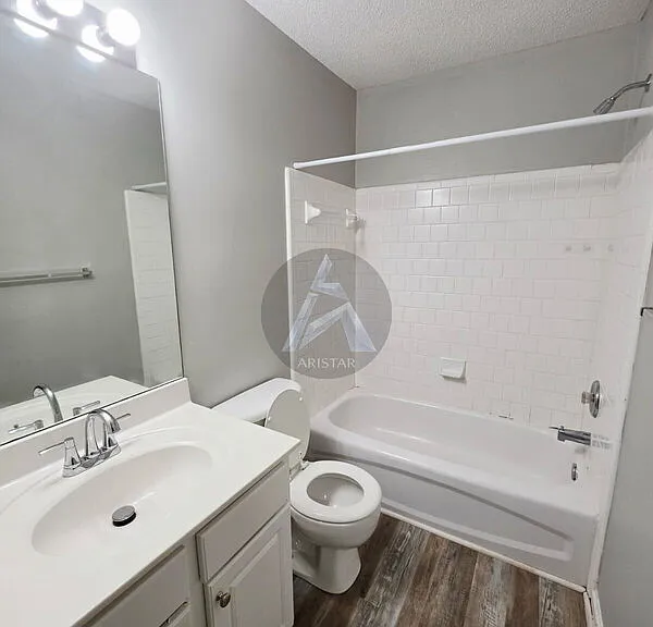 1691 Woodsford Rd NW — Photo 20
