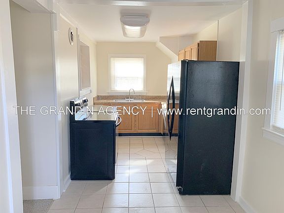 4th image of 1712 Broadway Ave #A
