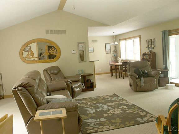 3rd image of 3051 Wildwood Dr