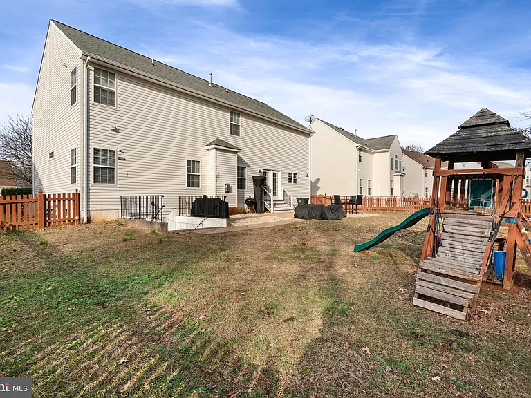 523 Windermere Dr — Photo 35