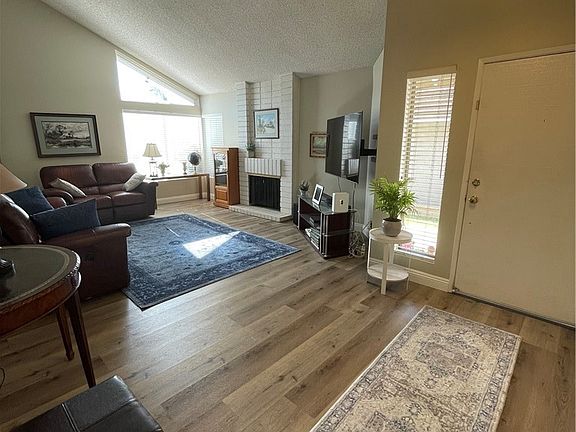3rd image of 281 Trailview Cir