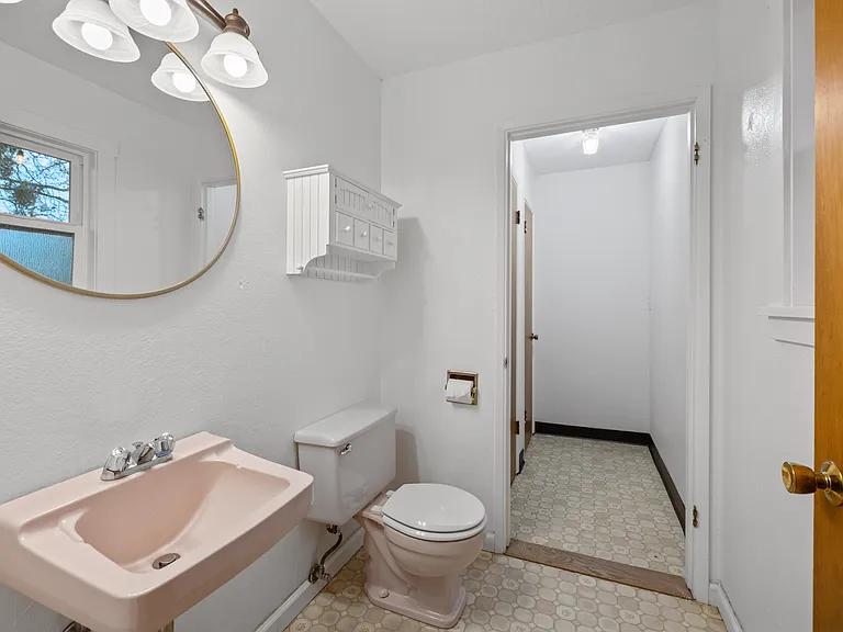 2554 W Stewart Ave — Photo 6