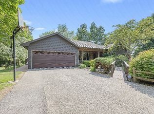 14297 Twin Grove Rd, Bloomington, IL 61705