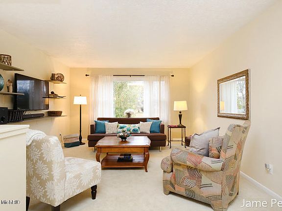 5th image of 2214 Woodbine Ave