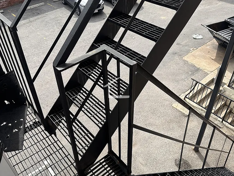 Empire St — Photo 8