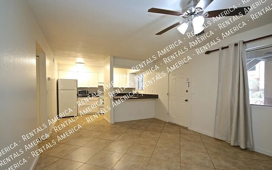 Building Photo - 1014 E Spence Ave #108