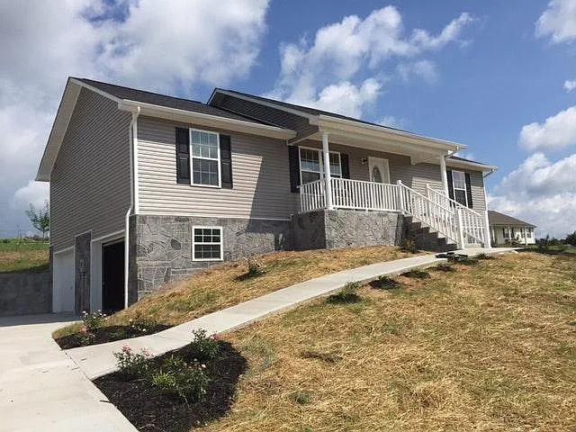 3 bed, 1456 sqft, $2,000 — Photo 1