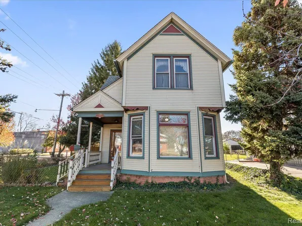 1105 Oak St, Wyandotte, MI 48192