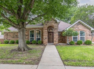 416 Inland Cir, Azle, TX 76020