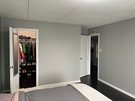 3rd image of 500 Redondo Dr APT 406