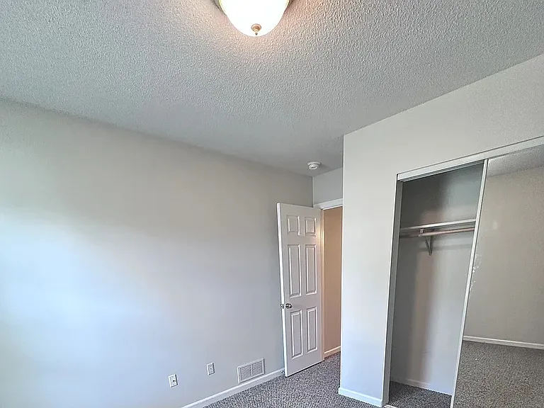 808 Sandy Ct — Photo 8