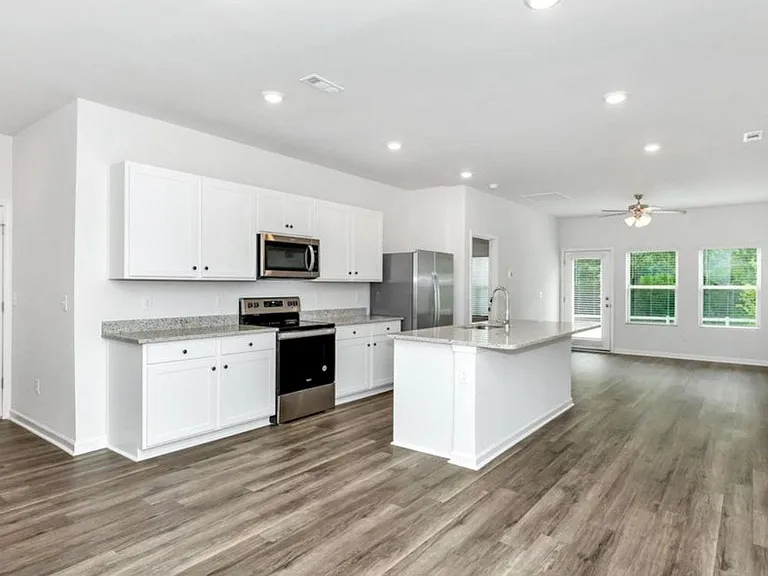 217 Bay Pine Dr — Photo 8