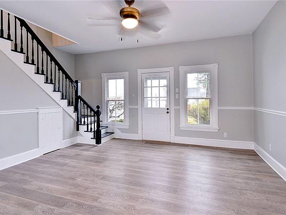 3rd image of 419 1st St #1