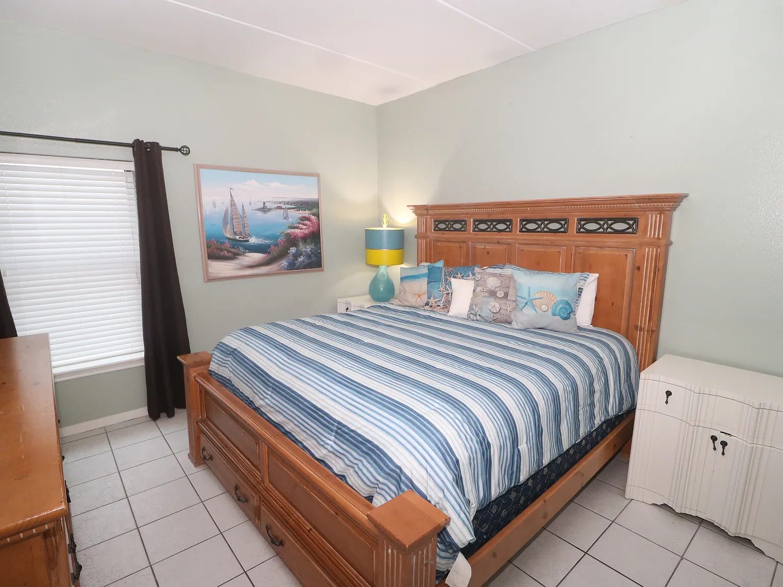 2 bed, 900 sqft, $2,400 — Photo 3